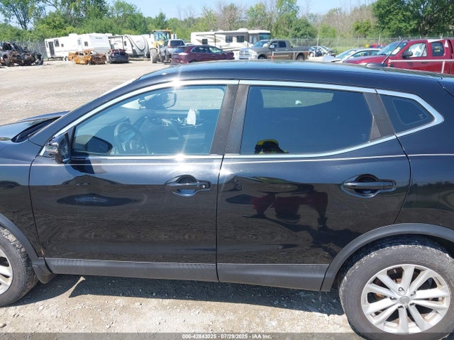 JN1BJ1CR2JW256583 Nissan ROGUE SPORT