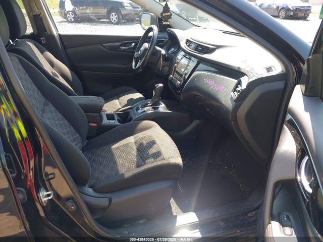 JN1BJ1CR2JW256583 Nissan ROGUE SPORT