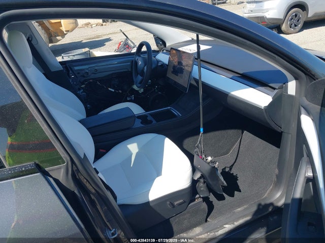 2023 TESLA MODEL Y 7SAYGDEE1PF900768 Photo 4