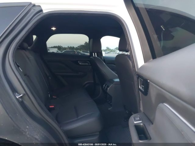 2018 JAGUAR F-PACE SADCJ2EV1JA245917 Photo 7