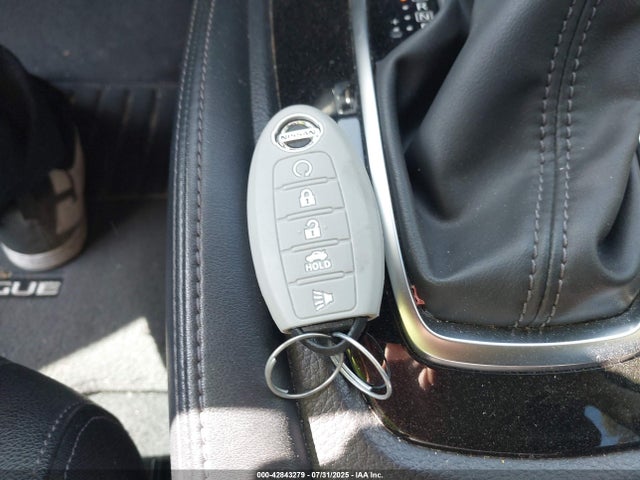 5N1AT2MV4HC753646 Nissan 2017