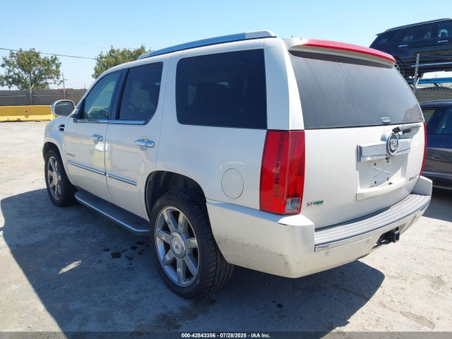2010 CADILLAC ESCALADE 1GYUKBEF1AR182965 Photo 2