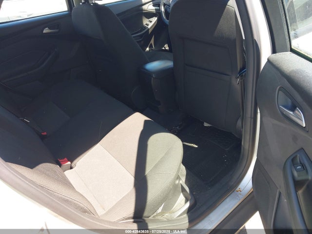 1FADP3K27FL300824 Ford 2015