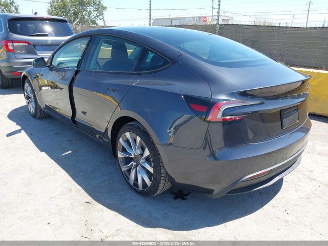 2025 TESLA MODEL 3 5YJ3E1EAXSF038636 Photo 2