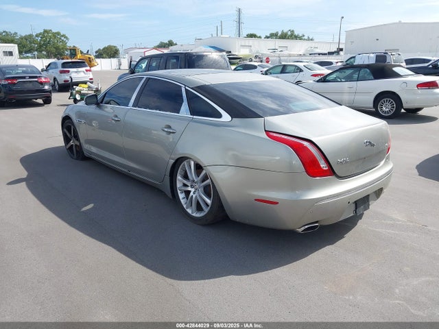 2012 JAGUAR XJ SAJWA2GB3CLV32891 Photo 2