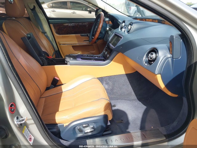 2012 JAGUAR XJ SAJWA2GB3CLV32891 Photo 4