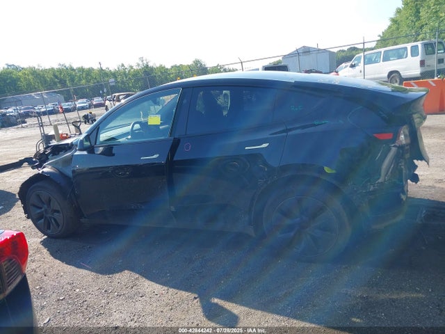 7SAYGAEE5SF250799 Tesla Model Y