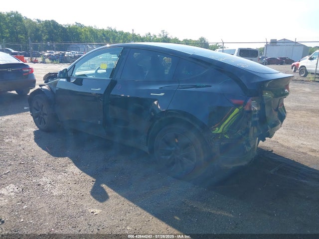 2025 TESLA MODEL Y 7SAYGAEE5SF250799 Photo 2