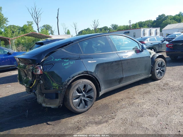 2025 TESLA MODEL Y 7SAYGAEE5SF250799 Photo 3