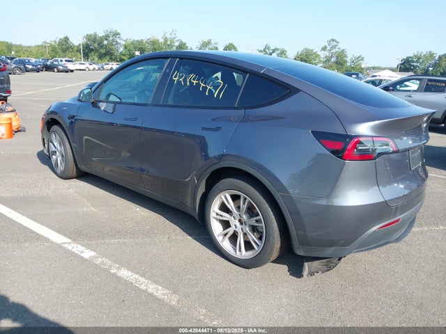 2023 TESLA MODEL Y 7SAYGDEE8PA168409 Photo 2