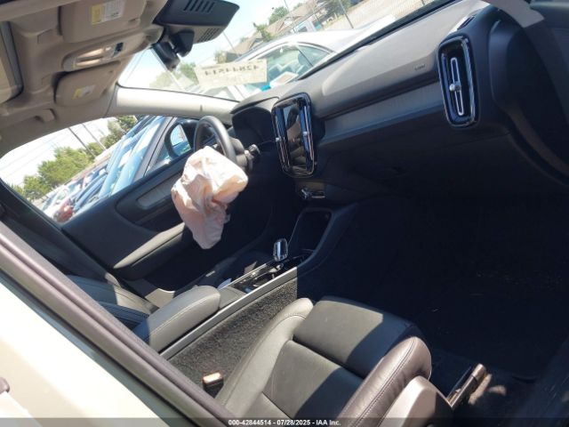 2023 VOLVO XC40 YV4L12UWXP2943450 Photo 4