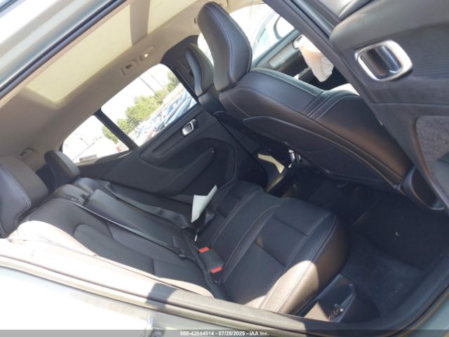 2023 VOLVO XC40 YV4L12UWXP2943450 Photo 7