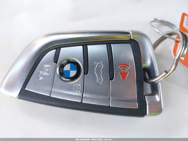 BMW X7 2021 5UXCX6C08M9F23597 Image 11