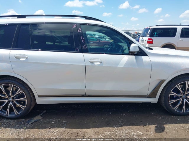 BMW X7 2021 5UXCX6C08M9F23597 Image 13