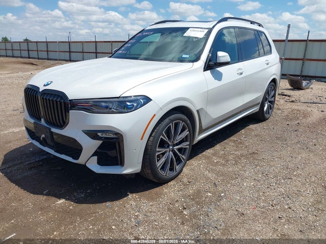 BMW X7 2021 5UXCX6C08M9F23597 Image 2