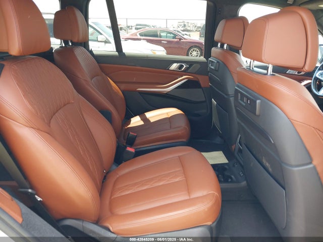 BMW X7 2021 5UXCX6C08M9F23597 Image 8