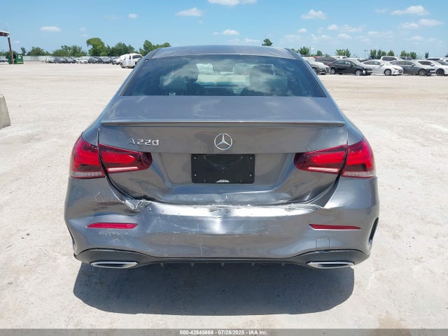 WDD3G4EB4KW001457 Mercedes-Benz m260
