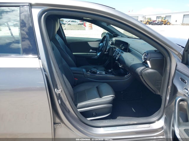 WDD3G4EB4KW001457 Mercedes-Benz m260