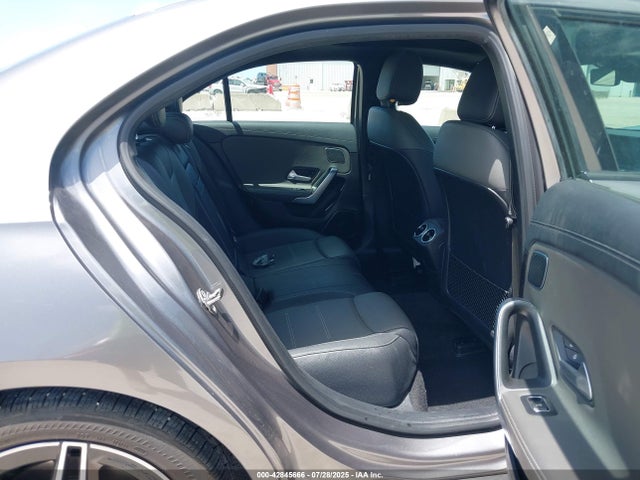 WDD3G4EB4KW001457 Mercedes-Benz m260