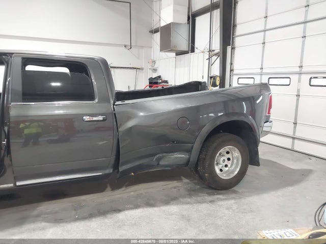 3C63RRKL1HG576385 RAM 3500 Limited 4x4 8&#039; Box