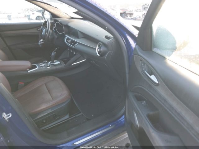 2022 ALFA ROMEO STELVIO ZASPAKBN0N7D47317 Photo 4
