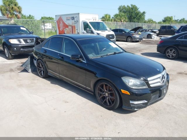 2013 MERCEDES-BENZ C 300 WDDGF8AB6DR250572