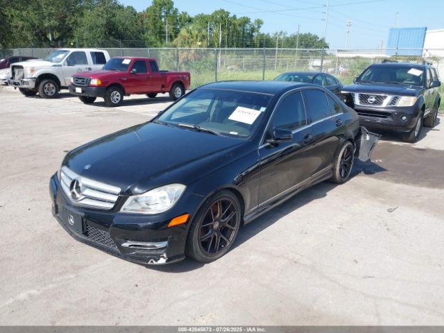 2013 MERCEDES-BENZ C 300 WDDGF8AB6DR250572 Photo 1