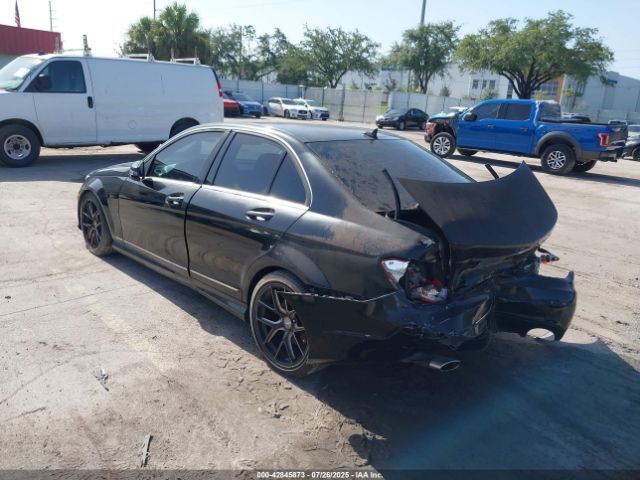 2013 MERCEDES-BENZ C 300 WDDGF8AB6DR250572 Photo 2