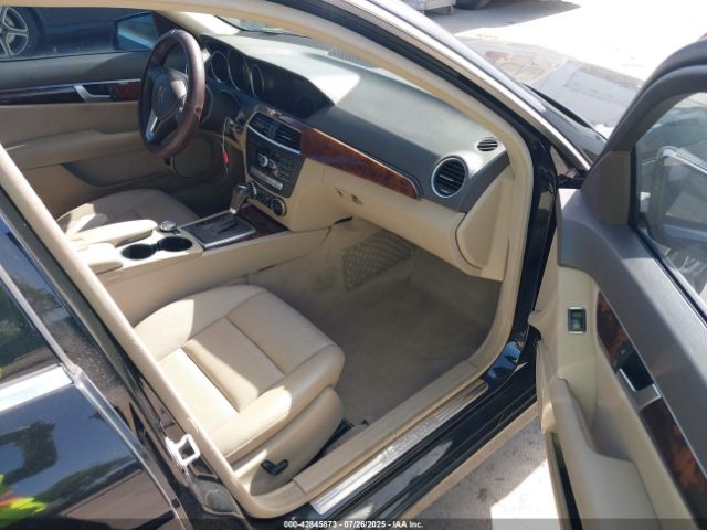 2013 MERCEDES-BENZ C 300 WDDGF8AB6DR250572 Photo 4
