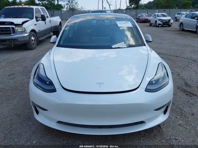 5YJ3E1EA3NF115223 Tesla 2022