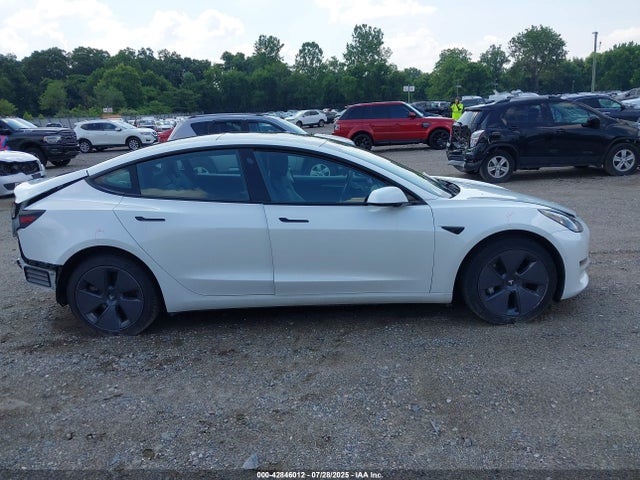 5YJ3E1EA3NF115223 Tesla 2022