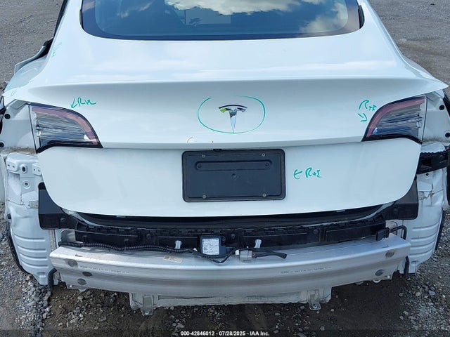 5YJ3E1EA3NF115223 Tesla 2022