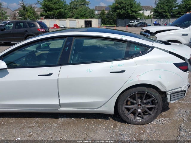 5YJ3E1EA3NF115223 Tesla 2022