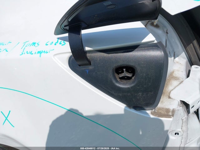 5YJ3E1EA3NF115223 Tesla 2022