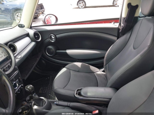 2011 MINI COOPER WMWSU3C58BT091989 Photo 4
