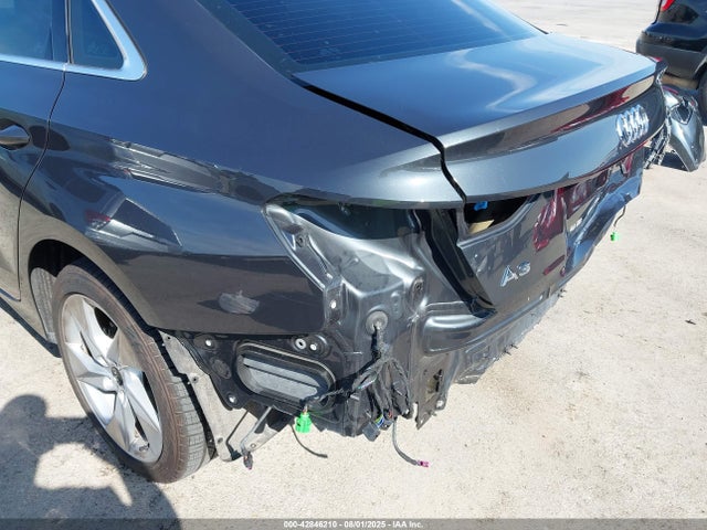WAUAUDGY4PA037811 Audi 40 tfsi