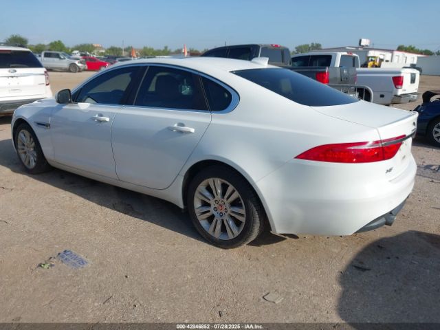 2017 JAGUAR XF SAJBR4BV6HCY27270 Photo 2