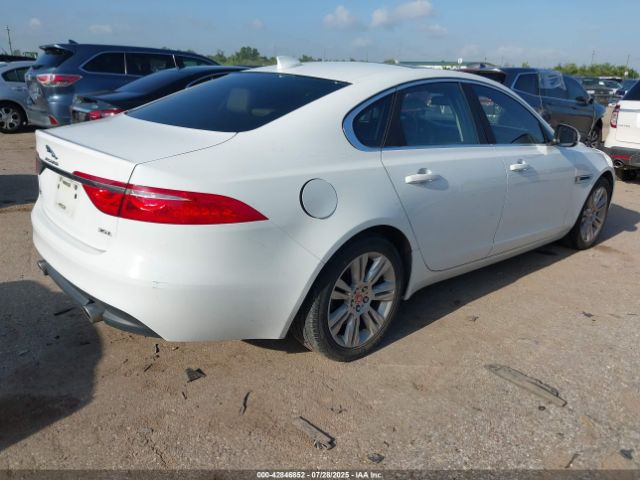 2017 JAGUAR XF SAJBR4BV6HCY27270 Photo 3