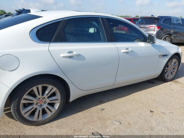 2017 JAGUAR XF SAJBR4BV6HCY27270 Photo 5