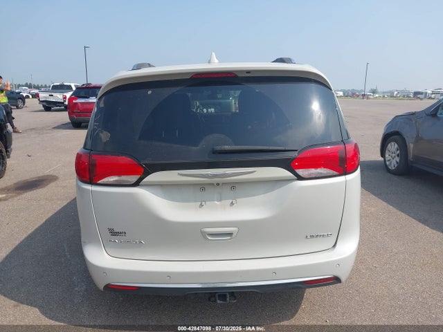 Chrysler Pacifica 2017 2C4RC1GG2HR597788 Image 16