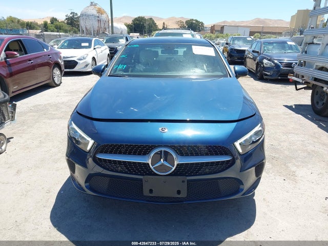 WDD3G4EB6KW028966 Mercedes-Benz m260