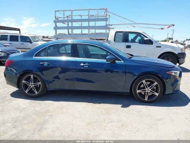 WDD3G4EB6KW028966 Mercedes-Benz m260