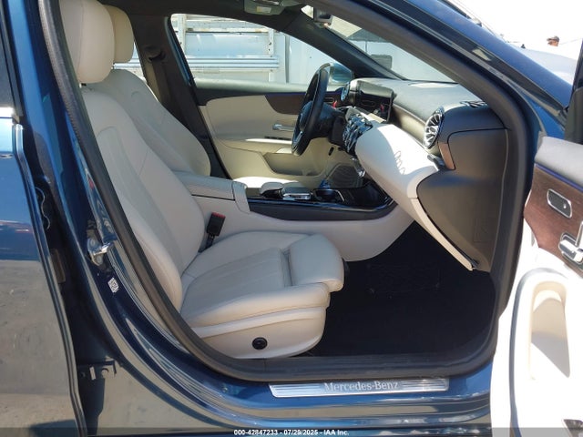 WDD3G4EB6KW028966 Mercedes-Benz m260