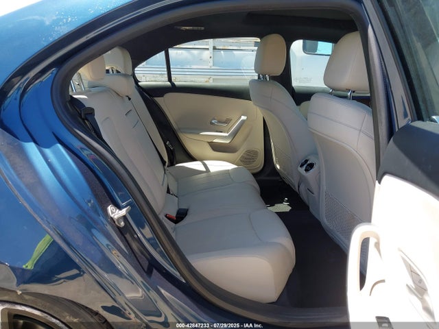 WDD3G4EB6KW028966 Mercedes-Benz m260