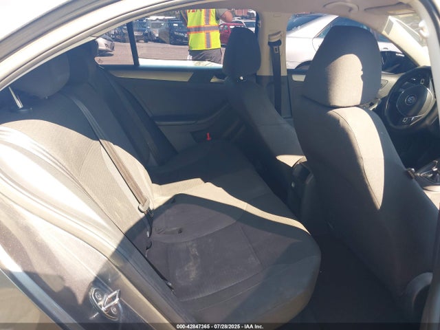 3VWD17AJ0FM230803 Volkswagen 1.8t