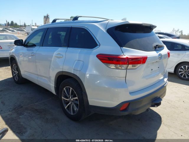 2017 TOYOTA HIGHLANDER 5TDJZRFH8HS379477 Photo 2