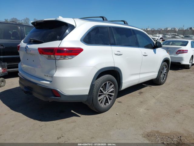 2017 TOYOTA HIGHLANDER 5TDJZRFH8HS379477 Photo 3