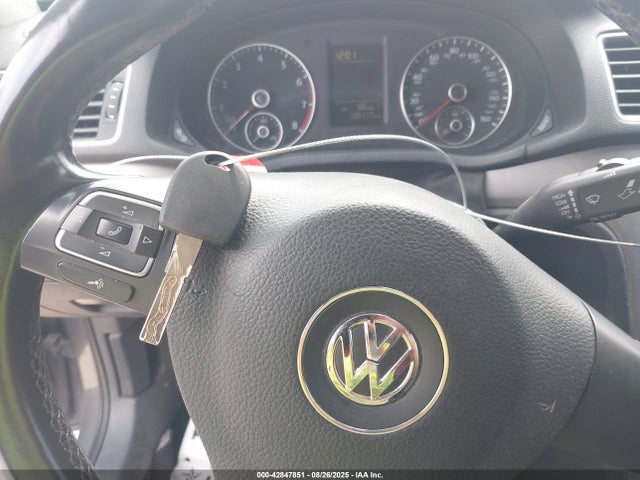 1VWAT7A37FC019064 Volkswagen 2015