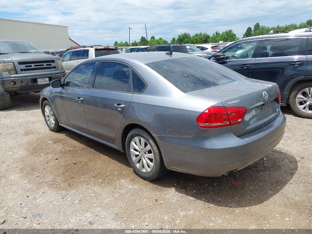 1VWAT7A37FC019064 Volkswagen 2015