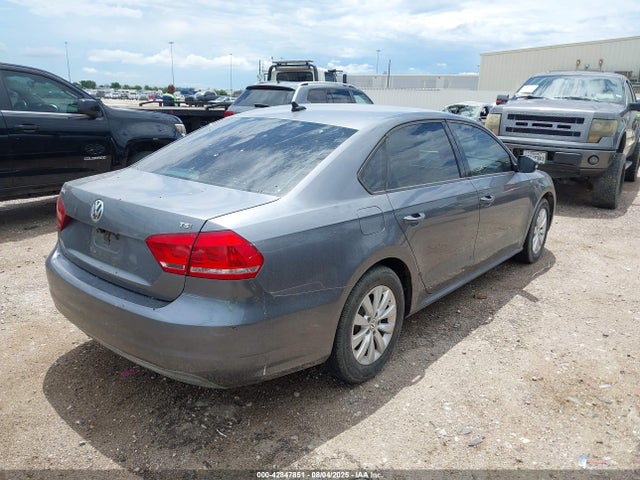 1VWAT7A37FC019064 Volkswagen 2015